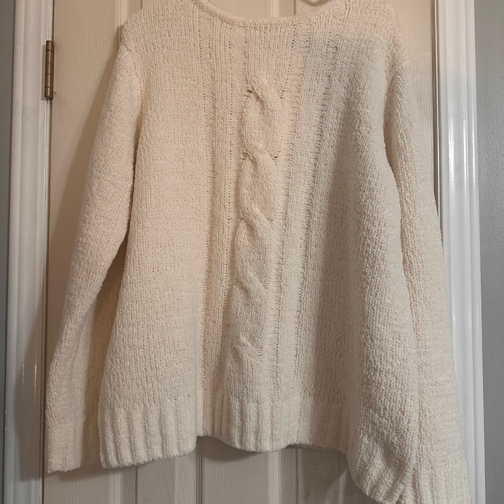 Liz Claiborne Cream Cable-Knit Crew Neck Sweater
